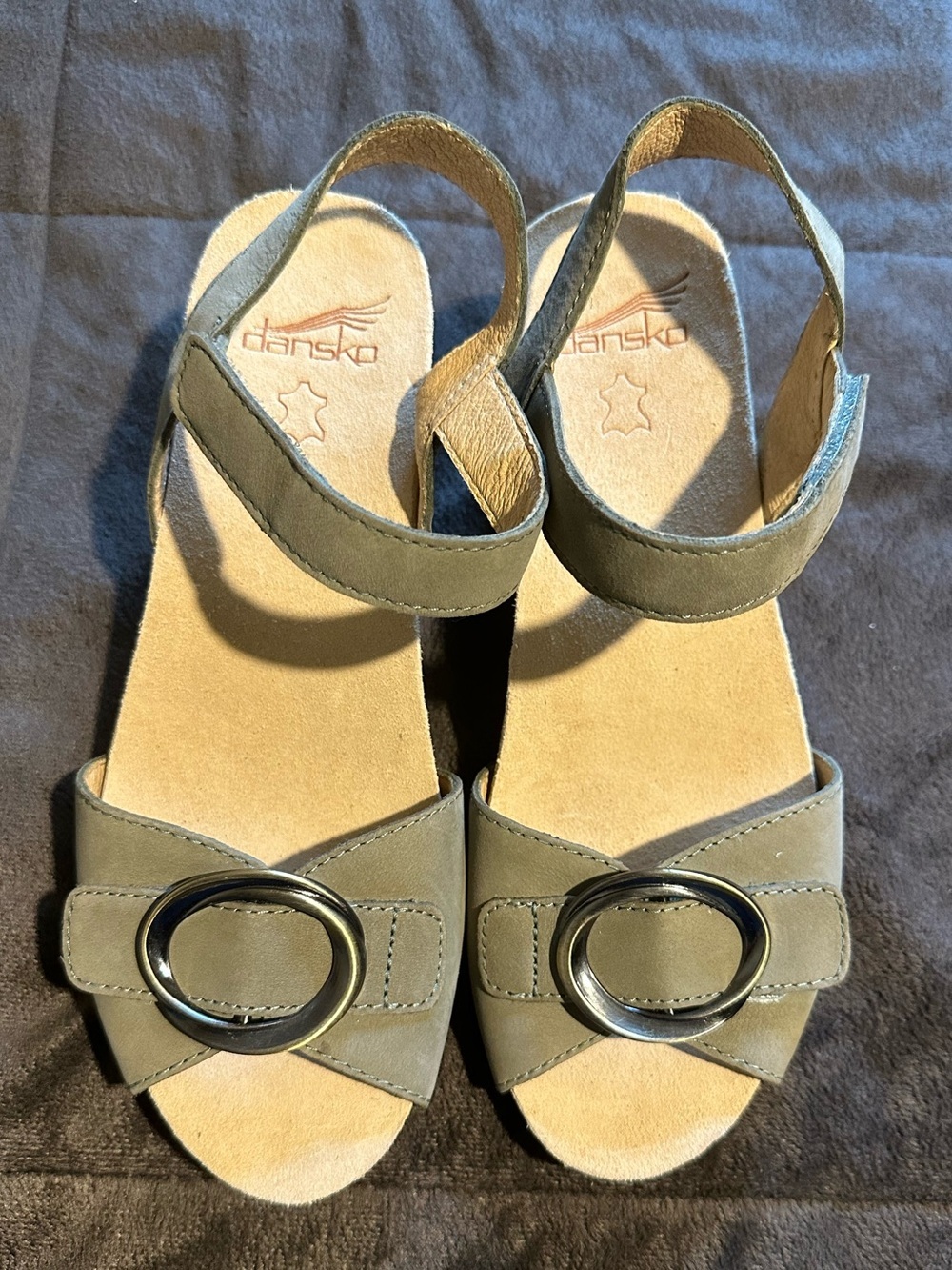 Dansko Stella Nubuck Suede Buckle Hardware Wedge Sandals New - Picture 14 of 16
